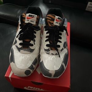 Gently used (worn one time) women’s Air Max 1, size 9.5. Comfortable & stylish.